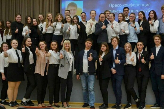 В Гимназии им. Подольских курсантов прошла встреча «100 вопросов лидеру»