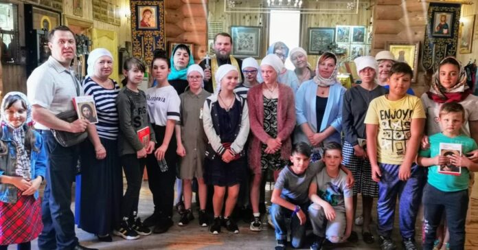 Молебен для семей, воспитывающих приёмных детей, состоялся в Никольском храме города Подольска