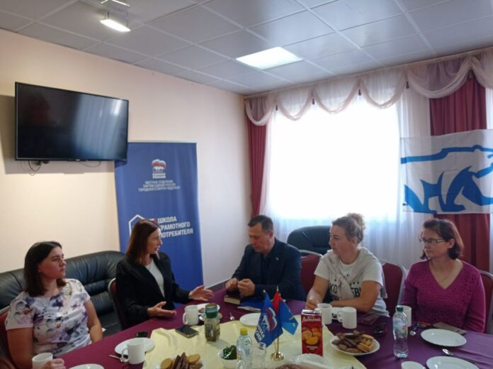 Партийцы провели встречу со сторонниками партии «Единая Россия», а также неравнодушными жителями посёлка Железнодорожный