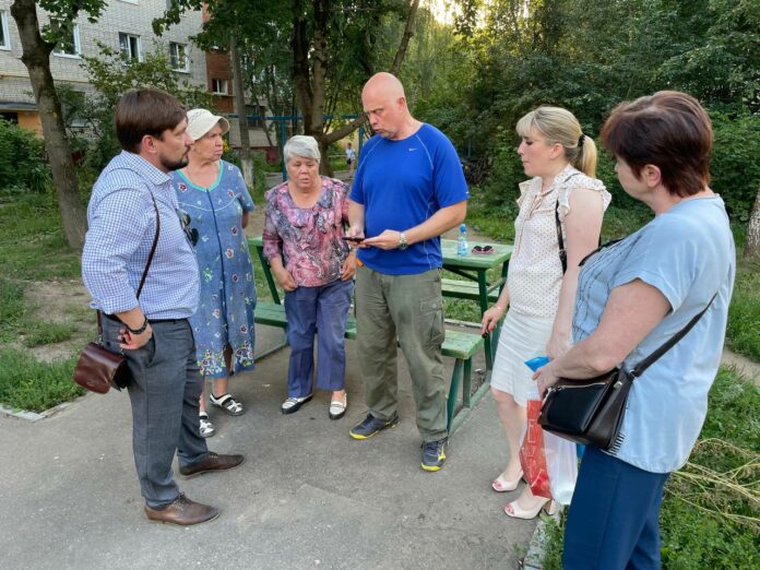 Депутат Горсовета встретился с жителями дома на ул. Свердлова 11А
