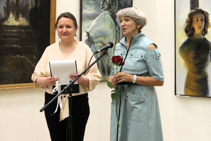 Персональная выставка Веры Роскошной «Люди. Времена» открылась в Подольске