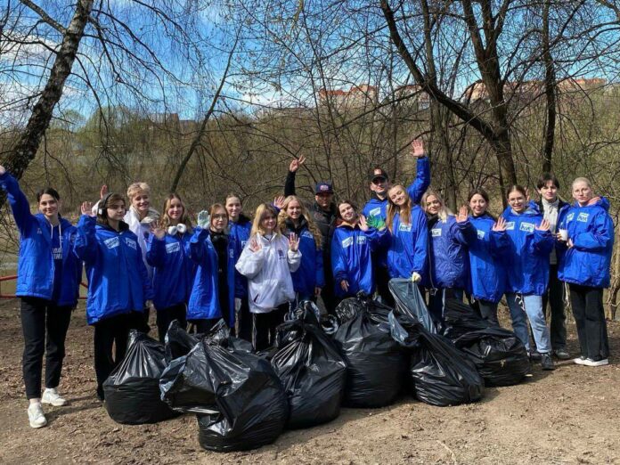 Подольские молодогвардейцы приняли участие в городском субботнике