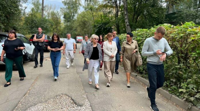 Однопартийцы провели мониторинг качества содержания территории в микрорайоне Силикатная