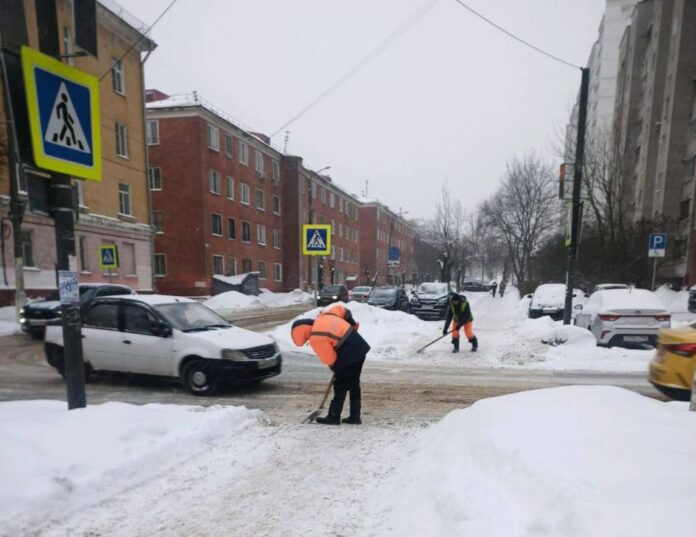 В Подольске устраняют последствия сильнейшего снегопада