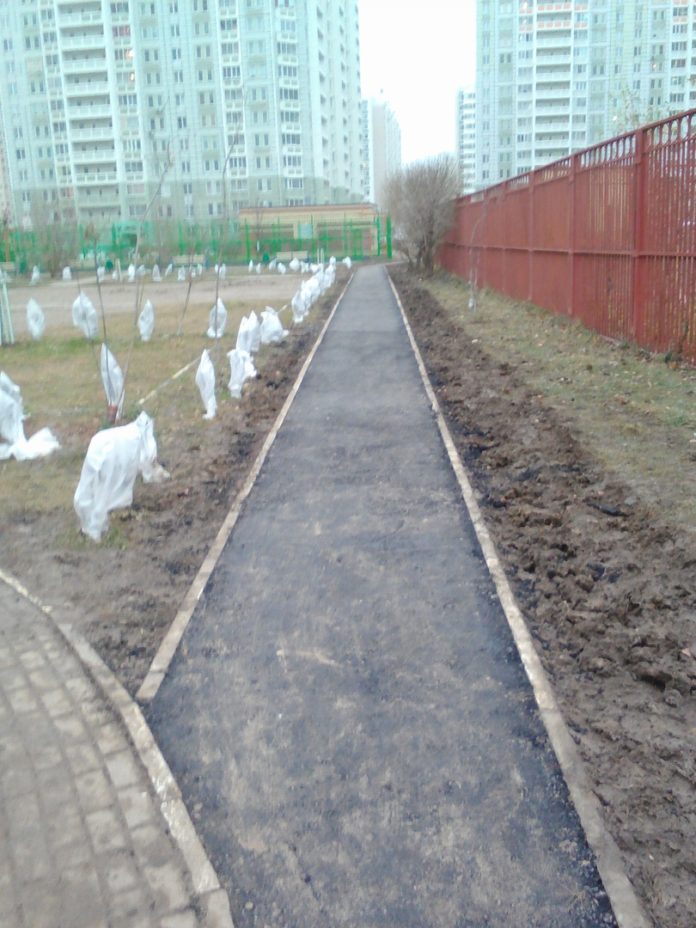 У школы № 32 в микрорайоне Кузнечики появилась пешеходная дорожка