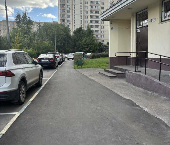 В шести дворах завершен ремонт проездов и тротуаров 