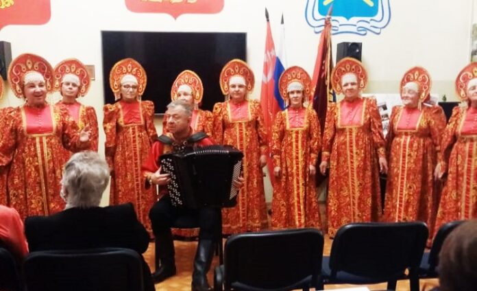 Ансамбль русской песни «Селяночка» выступил в подольском Совете ветеранов