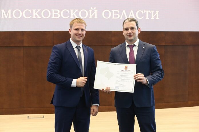 Учитель физкультуры из Подольска Константин Антипов получил сертификат на жилищную субсидию в рамках госпрограммы...