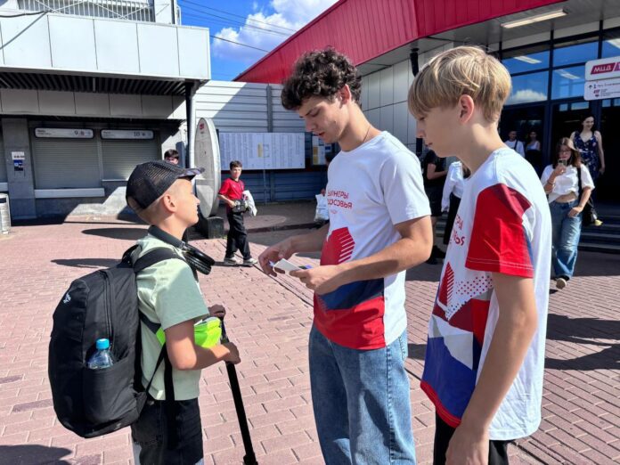 Пассажирам станции Подольск напомнили правила безопасности на железнодорожной дороге 