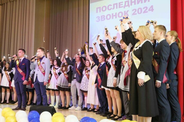 Сегодня праздник последнего звонка проходит во всех 44 образовательных учреждениях Подольска