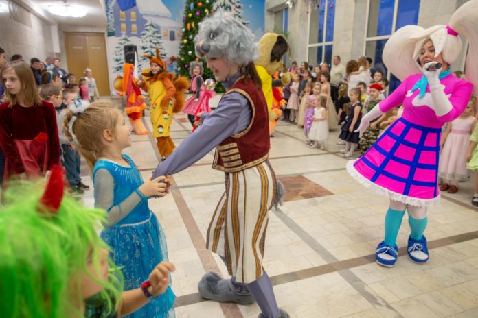 Для детей состоялось новогоднее представление в ДК «Октябрь»