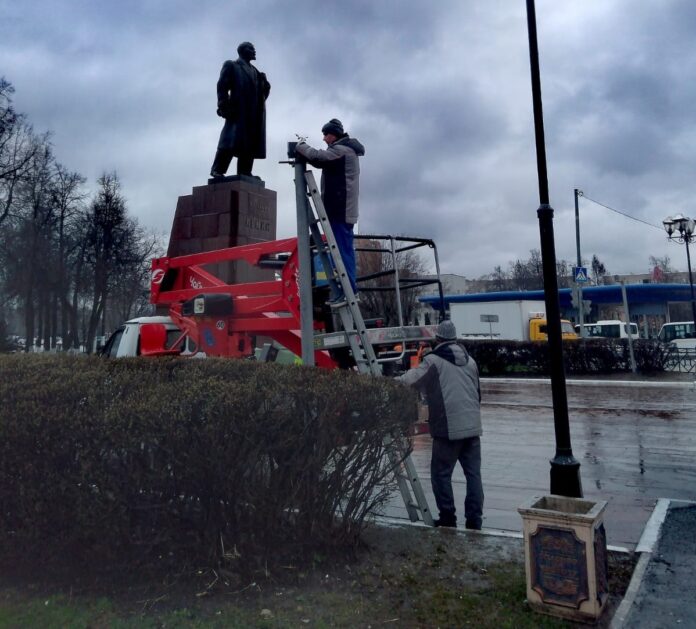 В Большом Подольске обновили памятник Ленину