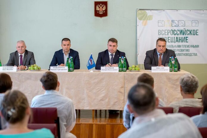 Дмитрий Жариков с сопартийцами посетил АО «Головной центр по воспроизводству сельскохозяйственных животных»