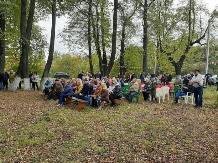 В селе Сертякино наградили активистов и провели выставку собранного урожая