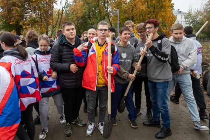 В Подольске на экологической акции «Наш лес. Посади свое дерево» высадили почти 2 000...