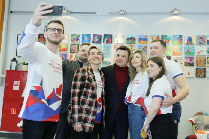 Подольские волонтеры встретились с губернатором Подмосковья