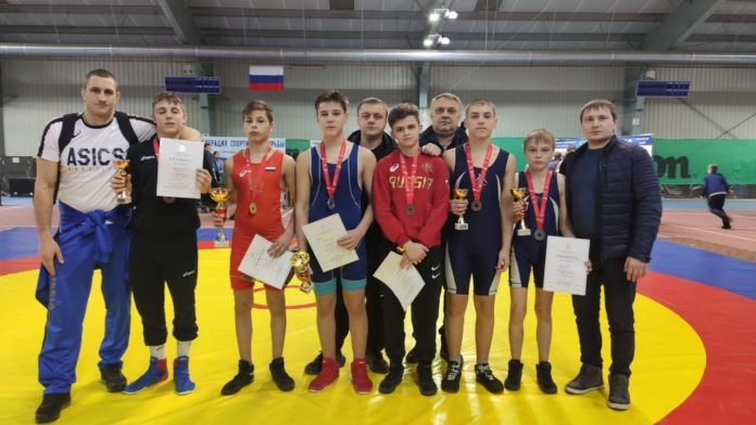 Жители округа заняли призовые места на первенстве по греко-римской борьбе в Сергиевом Посаде