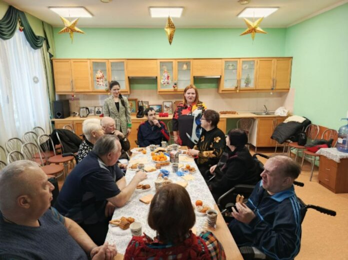 В пансионате «Подольский» провели новогоднюю программу с поздравлениями и вручением подарков 