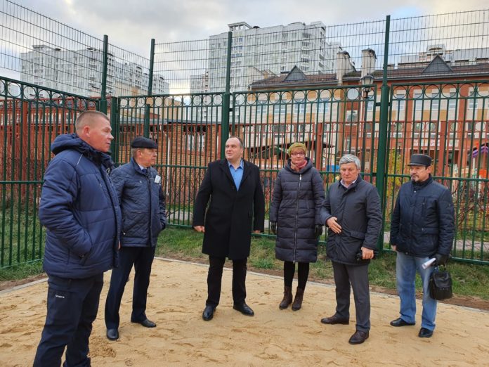 Приемка волейбольной площадки на стадионе гимназии №7 прошла в Подольске