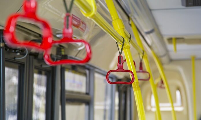 Приостанавливается бесплатный проезд в общественном транспорте по социальным картам для жителей старше 60 лет...