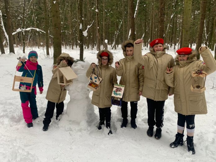 В акции «Покорми птиц зимой!» приняли участие подольские юнармейцы