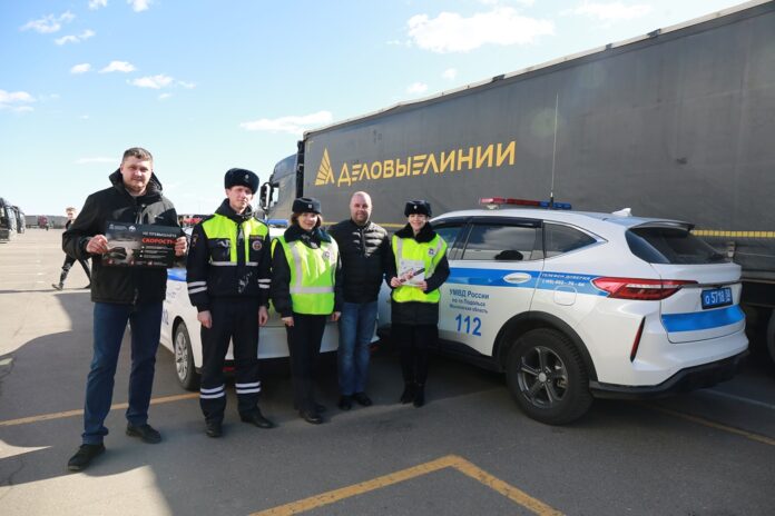 Подмосковная Госавтоинспекция проводит профилактические мероприятия с водителями грузовиков