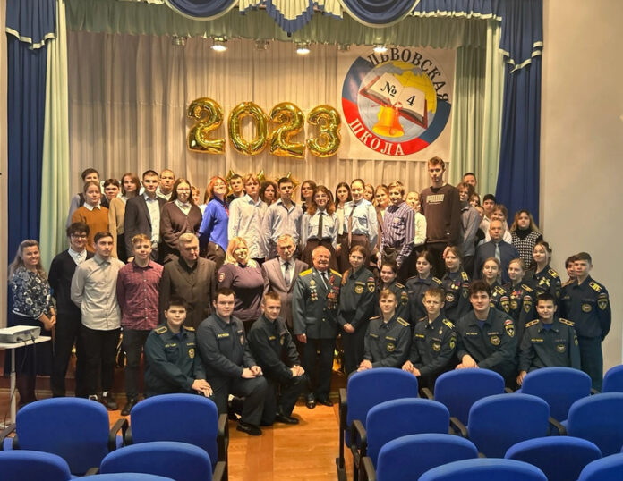 В Подольске общественник и ветераны органов внутренних дел провели Урок мужества для старшеклассников