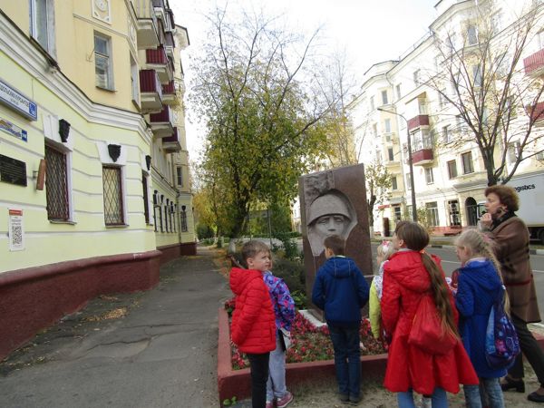 Экскурсию «Читаем улицы как книги» организовала детская библиотека № 11