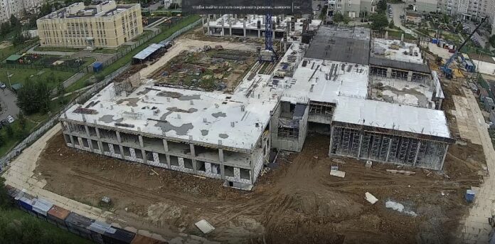 Строительство школы на 1100 мест ведется по графику