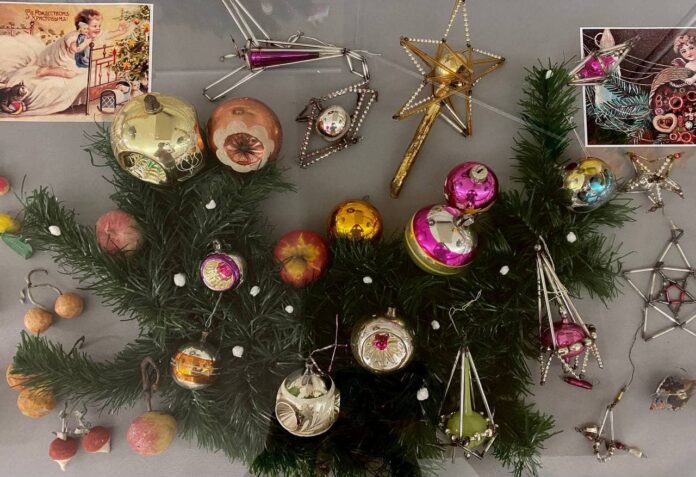 В музее-усадьбе «Остафьево» ‒ «Русский Парнас» состоялось открытие выставки новогодних елочных украшений