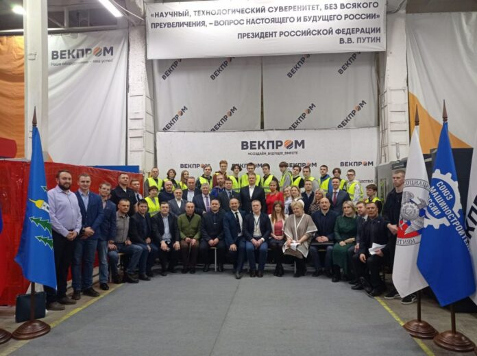 Депутат горсовета ознакомился с работой производственных площадок промышленной группы «Векпром»