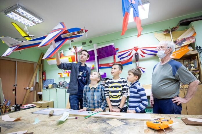 Около полутора тысяч детей занимаются в Доме детского творчества «Контакт» в Климовске