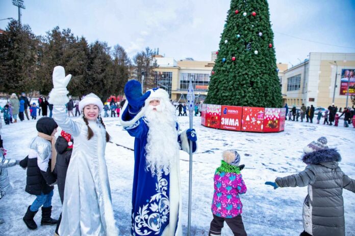 Традиционный фестиваль новогодних персонажей провели в Подольске
