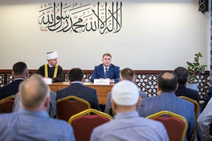 Дмитрий Жариков встретился с лидерами национальных диаспор в Местной религиозной организации «Мусульманский центр «Рахман»