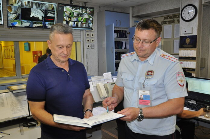 Председатель Общественного совета при УМВД России по г.о. Подольск проверил работу Дежурной части