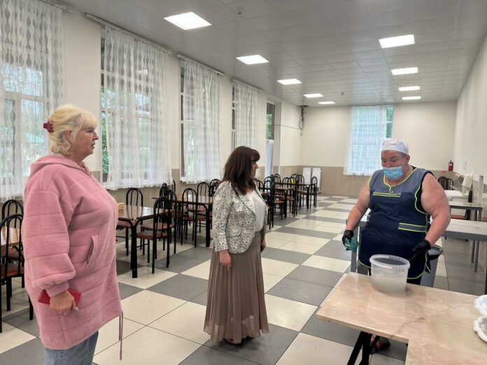 В Центре «Ромашка» Г.о. Подольск проверили качество питания и проживания детей, находящихся в лагере...