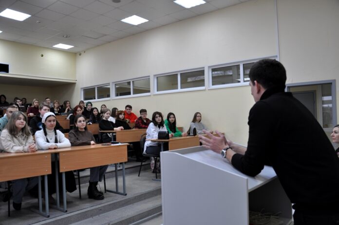 В Подольске сотрудники полиции провели беседы со студентами колледжа