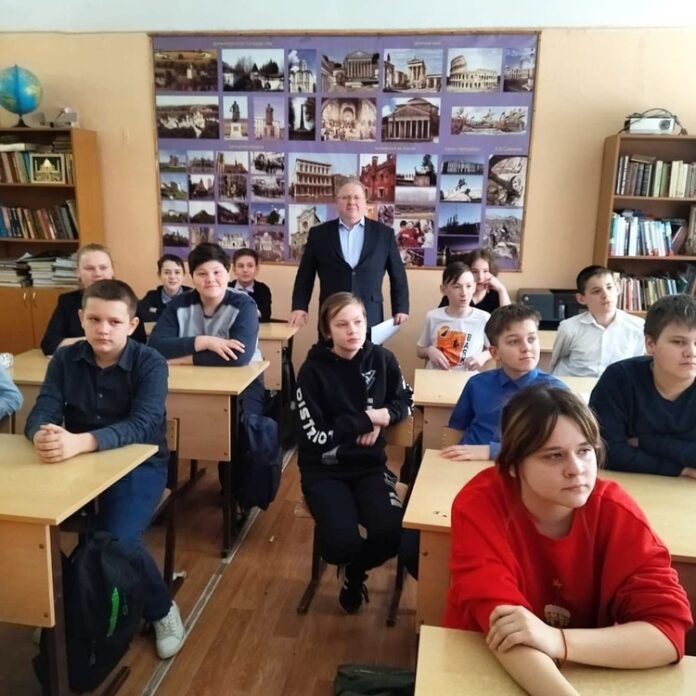 Для учеников подольской школы № 15 провели беседу на тему «День детских изобретений»