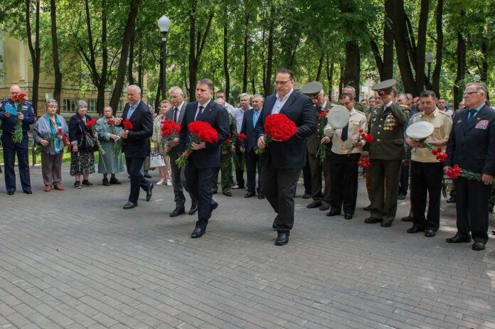Митинг памяти павших героев прошел на площади Славы