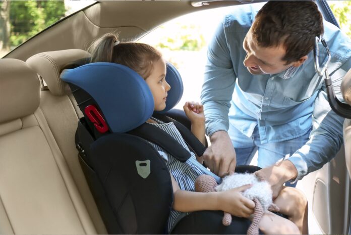 Напоминаем о правилах безопасности при перевозке детей в автомобилях