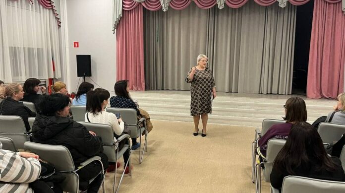 Депутат Совета депутатов провела встречу с жителями МКД по Октябрьском проспекту Подольска