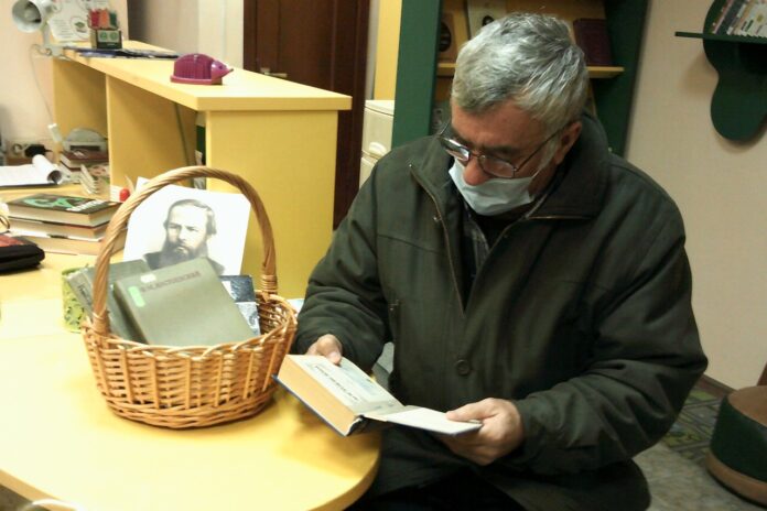 Открытие книжной выставки, посвященной Михаилу Достоевскому прошло в библиотеке № 4