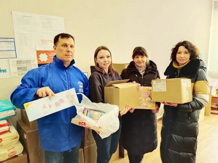 В процессе приёма гуманитарной помощи участвуют волонтеры Подольска