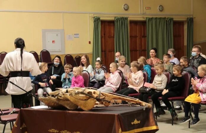 Выставка хакасских музыкальных инструментов прошла в ДК «Металлург»