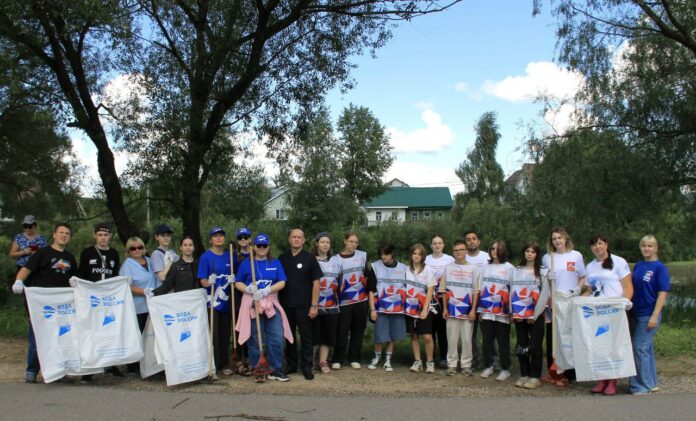 «Единая Россия» объединила жителей Подольска для очистки берегов в рамках акции «Вода России»