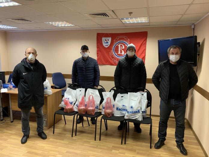 Подарки к Пасхе ветеранам футбола