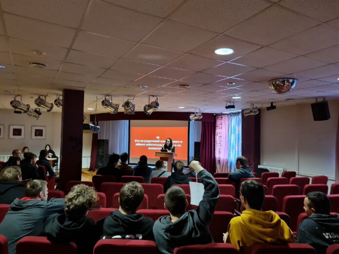 Для молодежи Подольска состоялась интеллектуальная игра ко Дню Конституции РосКвиз «Права и обязанности»