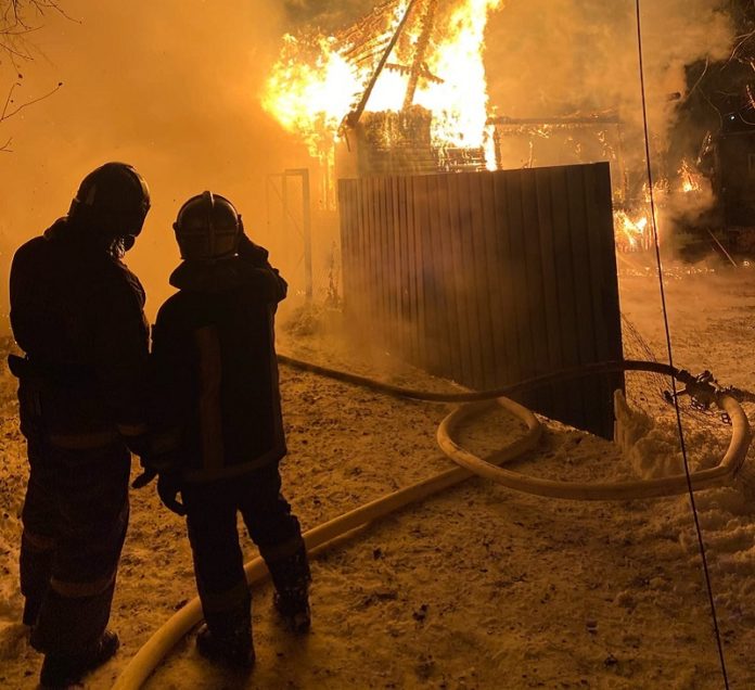 Ночью в Подольске сгорел ещё один частный дом в СНТ «Коммунальник»