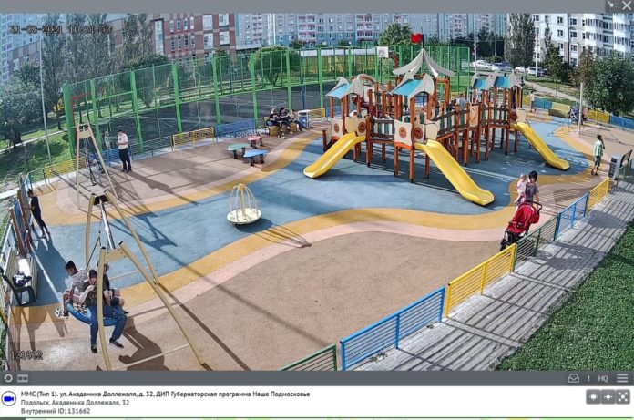 Видеокамеру на детской площадке установили в Кузнечиках