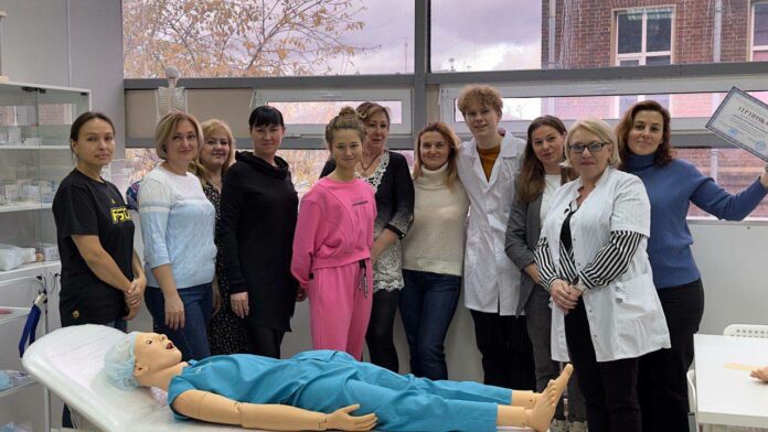 Оказанию медпомощи в экстренных ситуациях научились в Подольске первые две группы